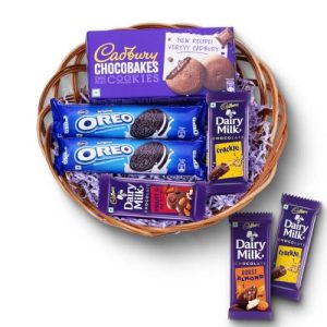 Cadbury Special Treats Basket Chocolates And Biscuits Gift Pack, 660 Gram